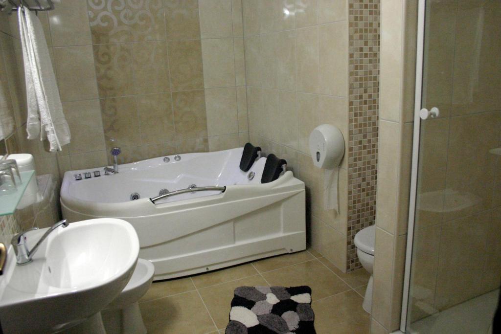 Hotel Poarta Transilvaniei บิสตริซา ภายนอก รูปภาพ